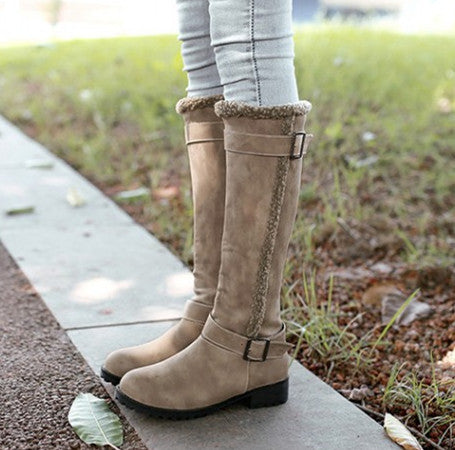 Bottes d'été élégantes et détaillées, offrant un bon soutien