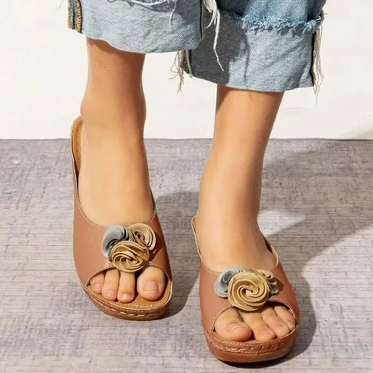 Sandales à semelles compensées
