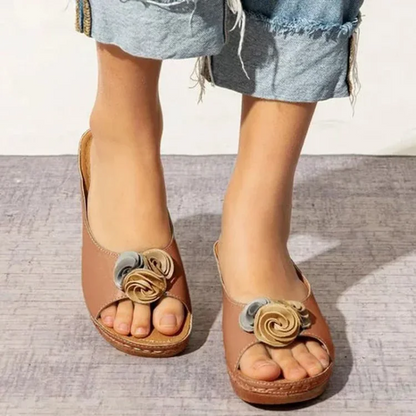 Sandales à semelles compensées