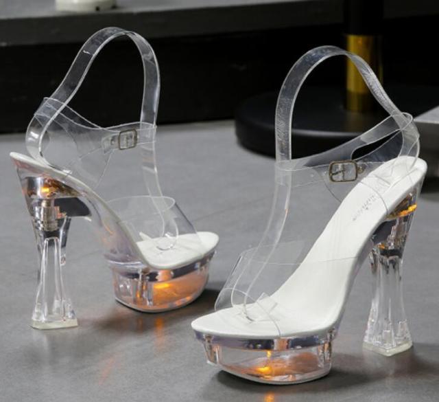 Chaussures d'été orthopédiques de soutien sur mesure